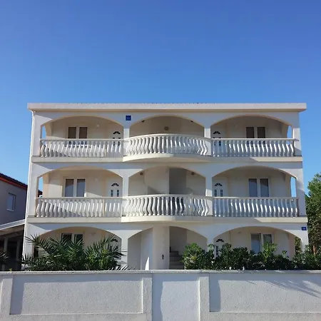 Ayla Appartement *